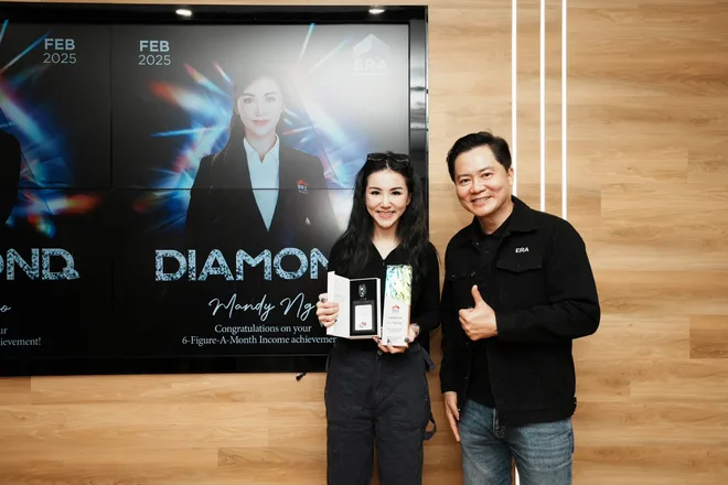 Mandy Ng receiving her ERA Diamond award trophy at the February 2025 monthly awards ceremony.